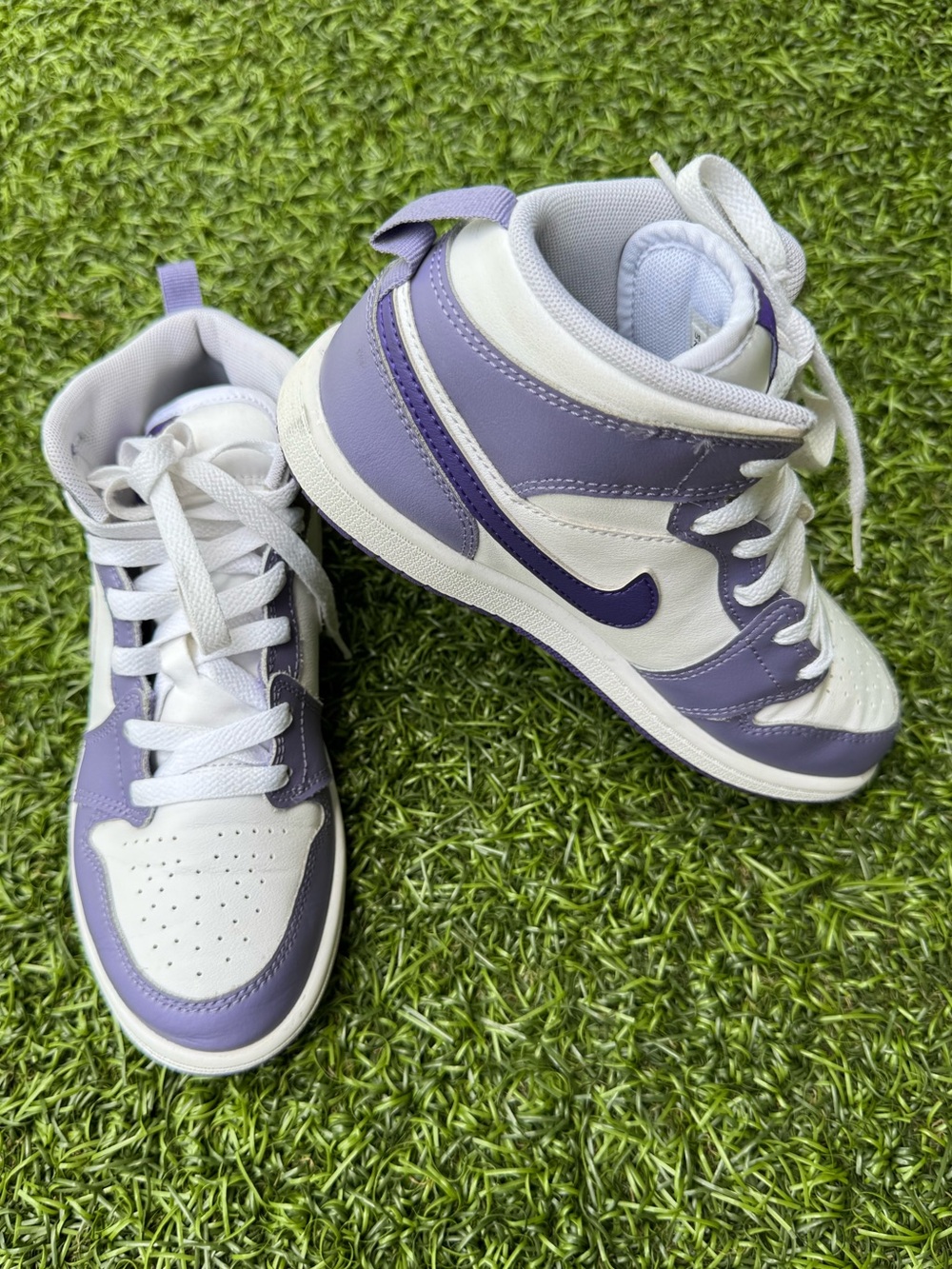 Jordan 1 Mid PS Dusty Amethyst Court Purple Size 2Y Like New